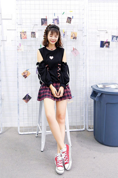 Black Lantern Sleeve Heart String Sweater SD01245