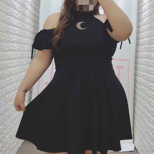 Plus Size Black Cut Out Moon Shoulder-less Dress SD00163