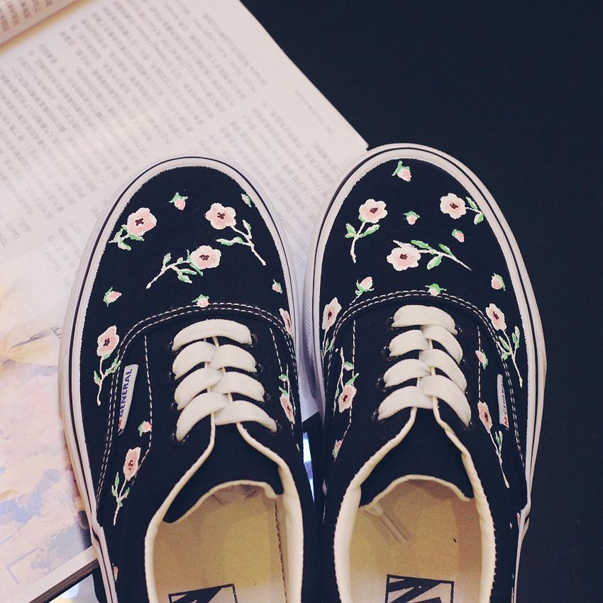Black Floral Canvas Shoes SD00178