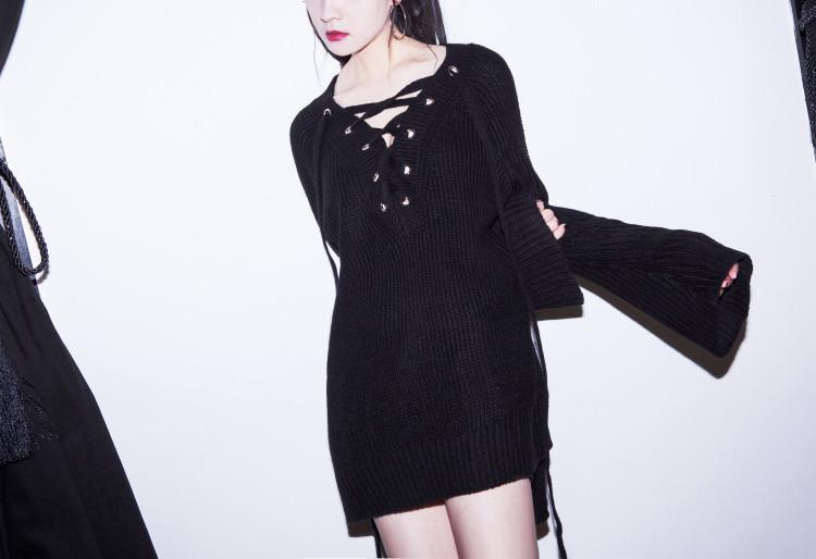 Black Woolen Loose Ribbon Tight V-neck Long-sleeved Sweater SD02075