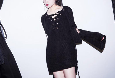 Black Woolen Loose Ribbon Tight V-neck Long-sleeved Sweater SD02075